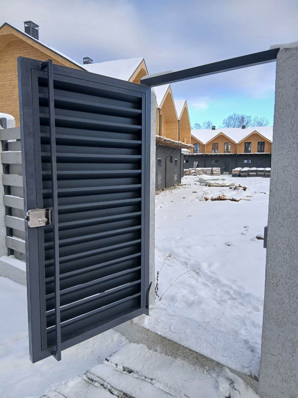 Входная группа из ламелей Хай-Тек RAL7024/7024 Серый Графит двусторонний МАТТЕ фото 21 в Кишиневе