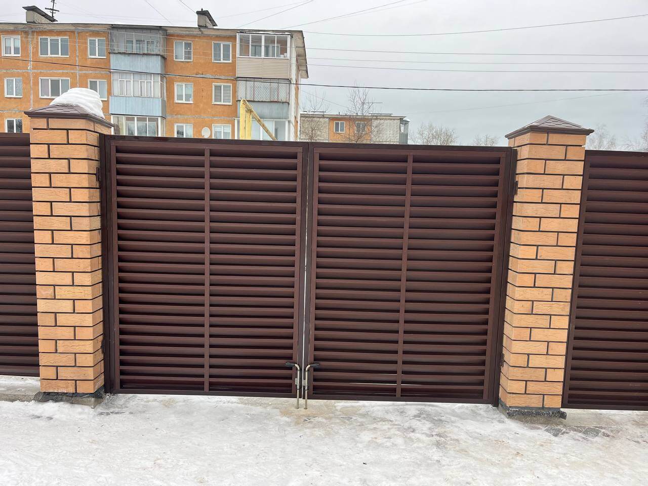 Забор-жалюзи из ламелей ЭКО-Z 87м RAL8017/8017 Шоколад двусторонний МАТТЕ фото 9 в Кишиневе