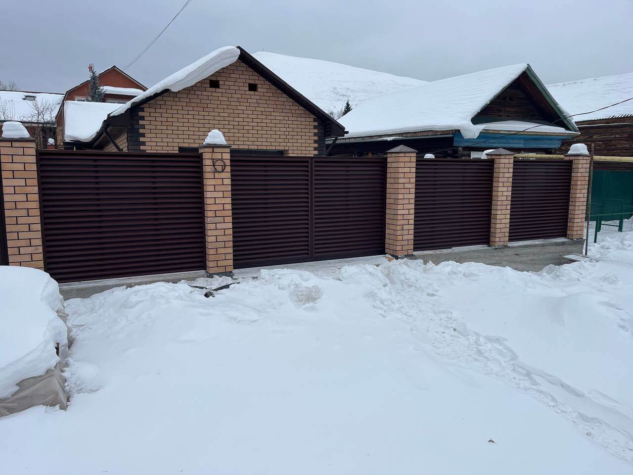 Забор-жалюзи из ламелей ЭКО-Z 87м RAL8017/8017 Шоколад двусторонний МАТТЕ фото 3 в Кишиневе