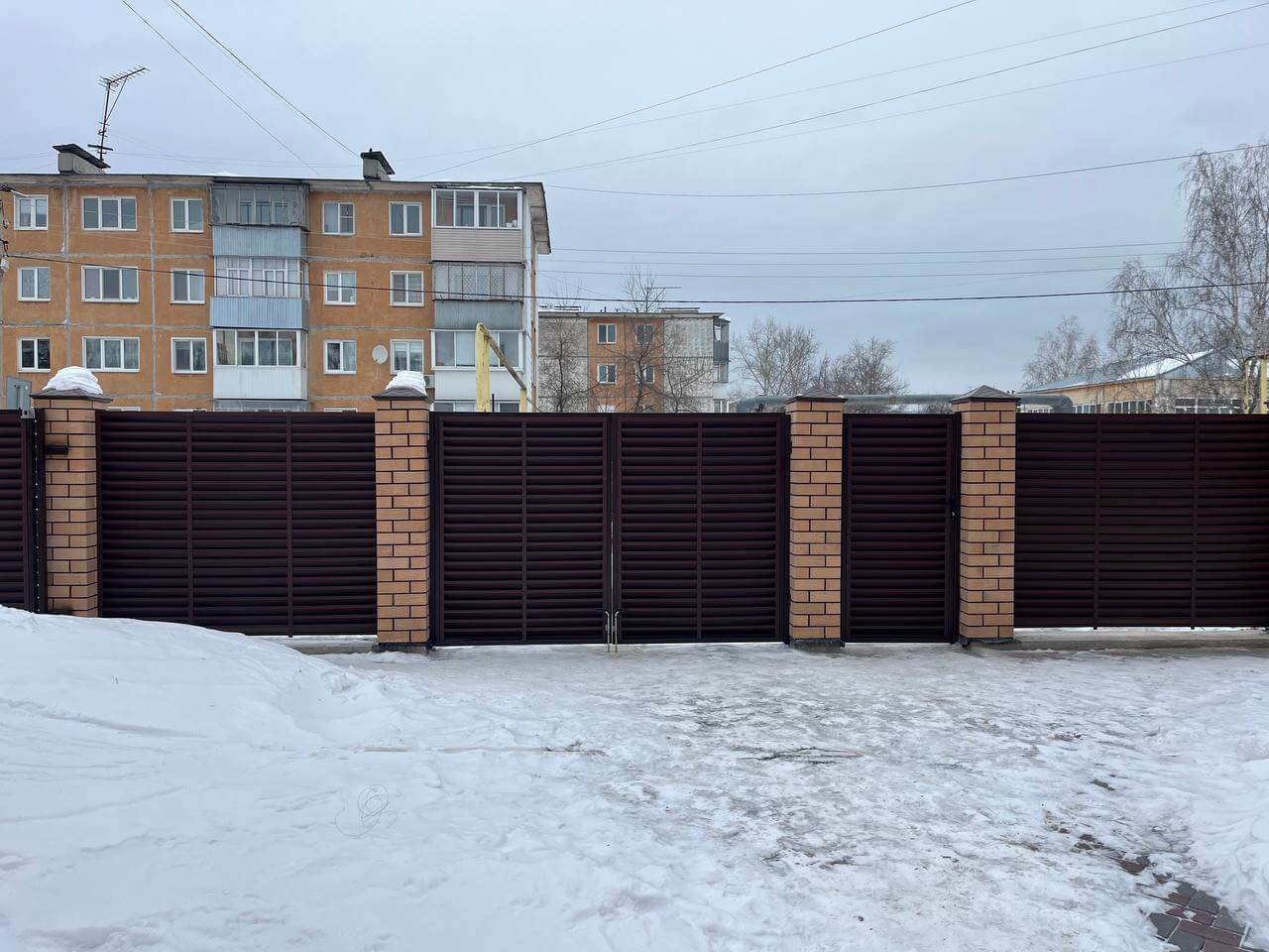 Забор-жалюзи из ламелей ЭКО-Z 87м RAL8017/8017 Шоколад двусторонний МАТТЕ фото 1 в Кишиневе