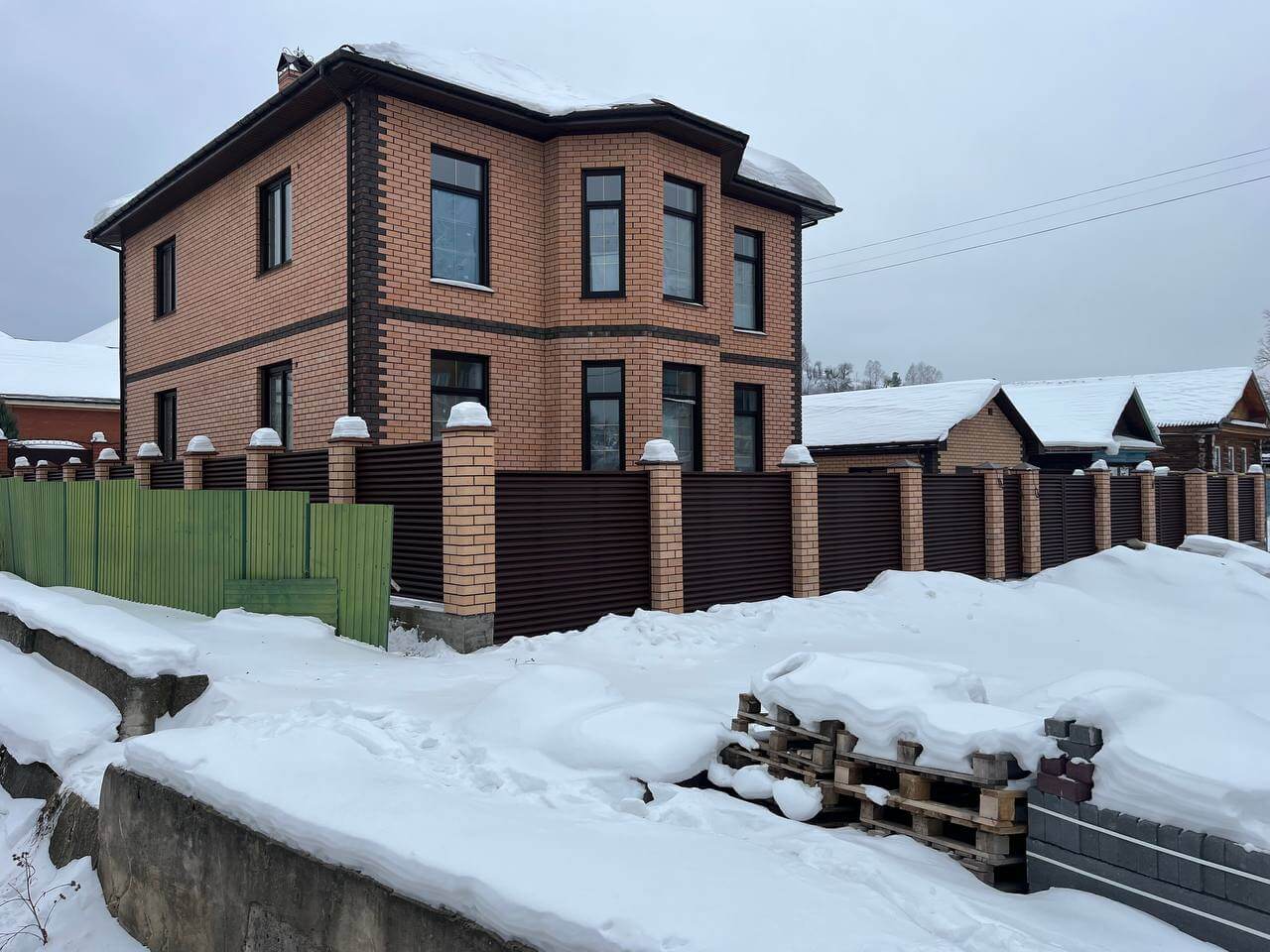 Забор-жалюзи из ламелей ЭКО-Z 87м RAL8017/8017 Шоколад двусторонний МАТТЕ фото 12 в Кишиневе