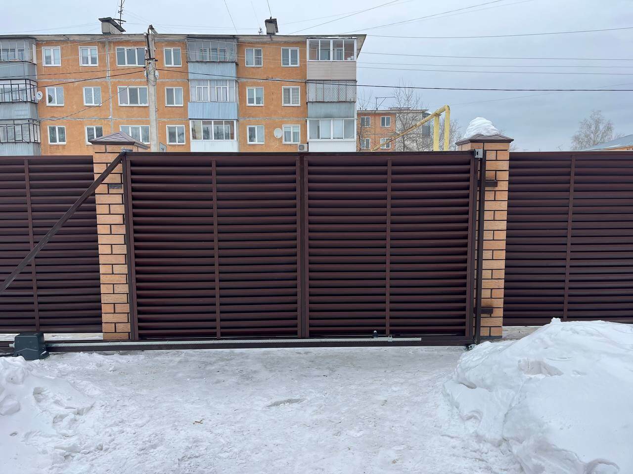 Забор-жалюзи из ламелей ЭКО-Z 87м RAL8017/8017 Шоколад двусторонний МАТТЕ фото 10 в Кишиневе