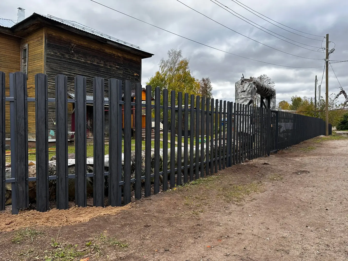 Забор из евроштакетника 63м Черное Дерево 3D Принтек фото 1 в Кишиневе