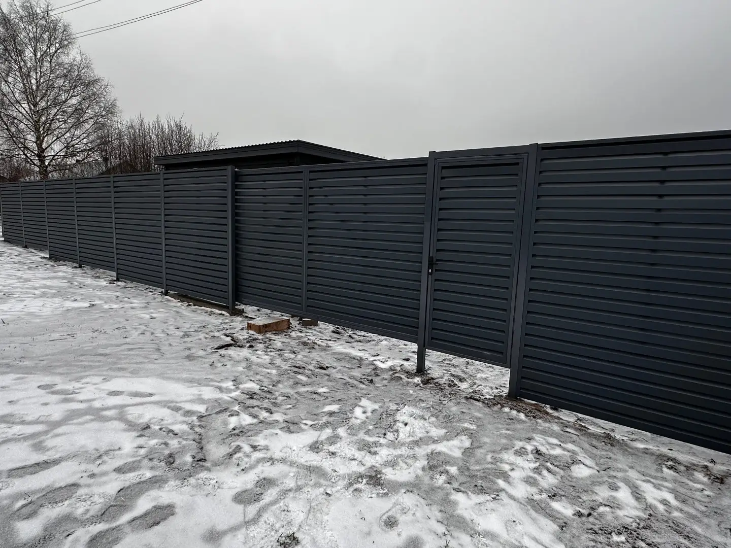 Забор-жалюзи из ламелей Хай-Тек 20м RAL7024/7024 Серый Графит двусторонний МАТТЕ фото 4 в Кишиневе