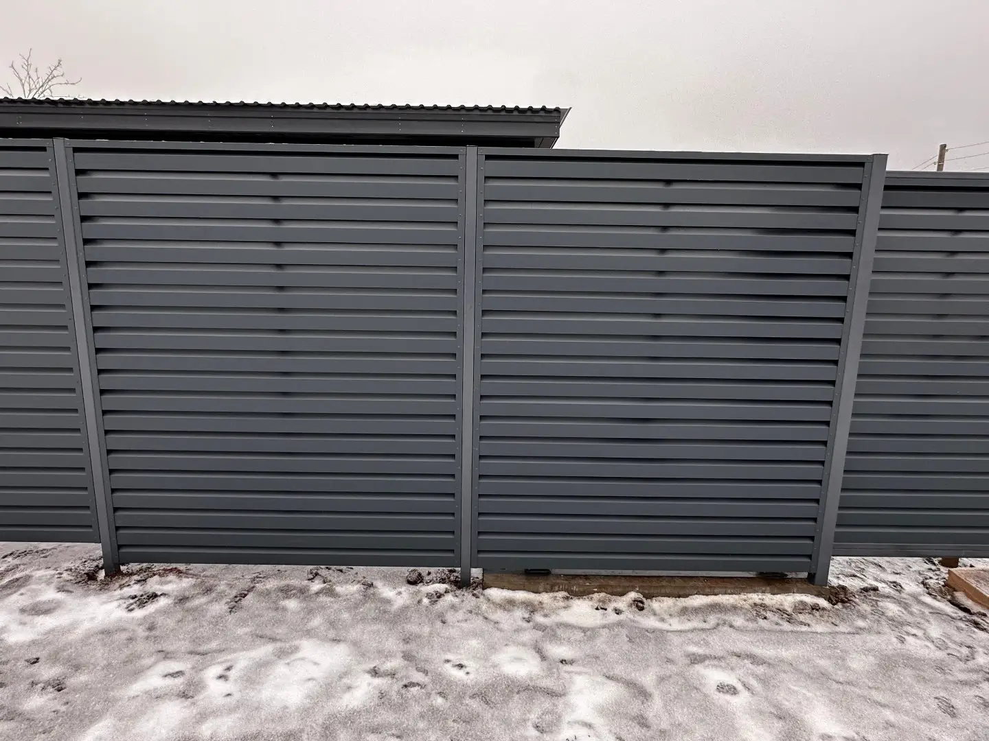 Забор-жалюзи из ламелей Хай-Тек 20м RAL7024/7024 Серый Графит двусторонний МАТТЕ фото 2 в Кишиневе