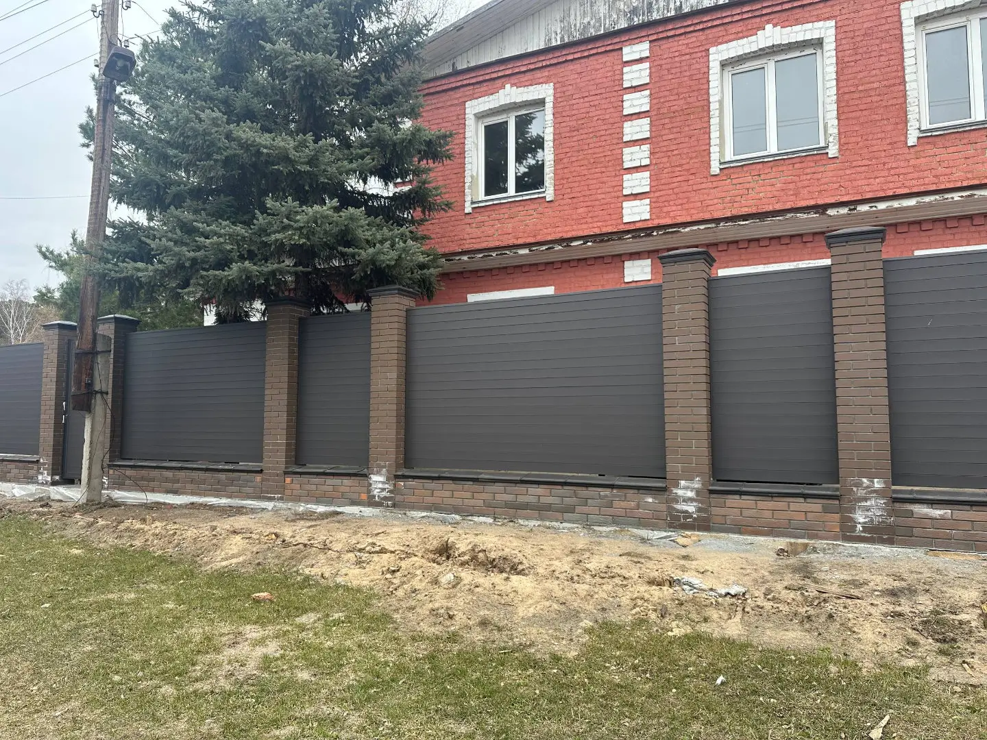 Забор-ранчо из металлического планкена 28м RAL8019 Темный Шоколад МАТТЕ в Кишиневе