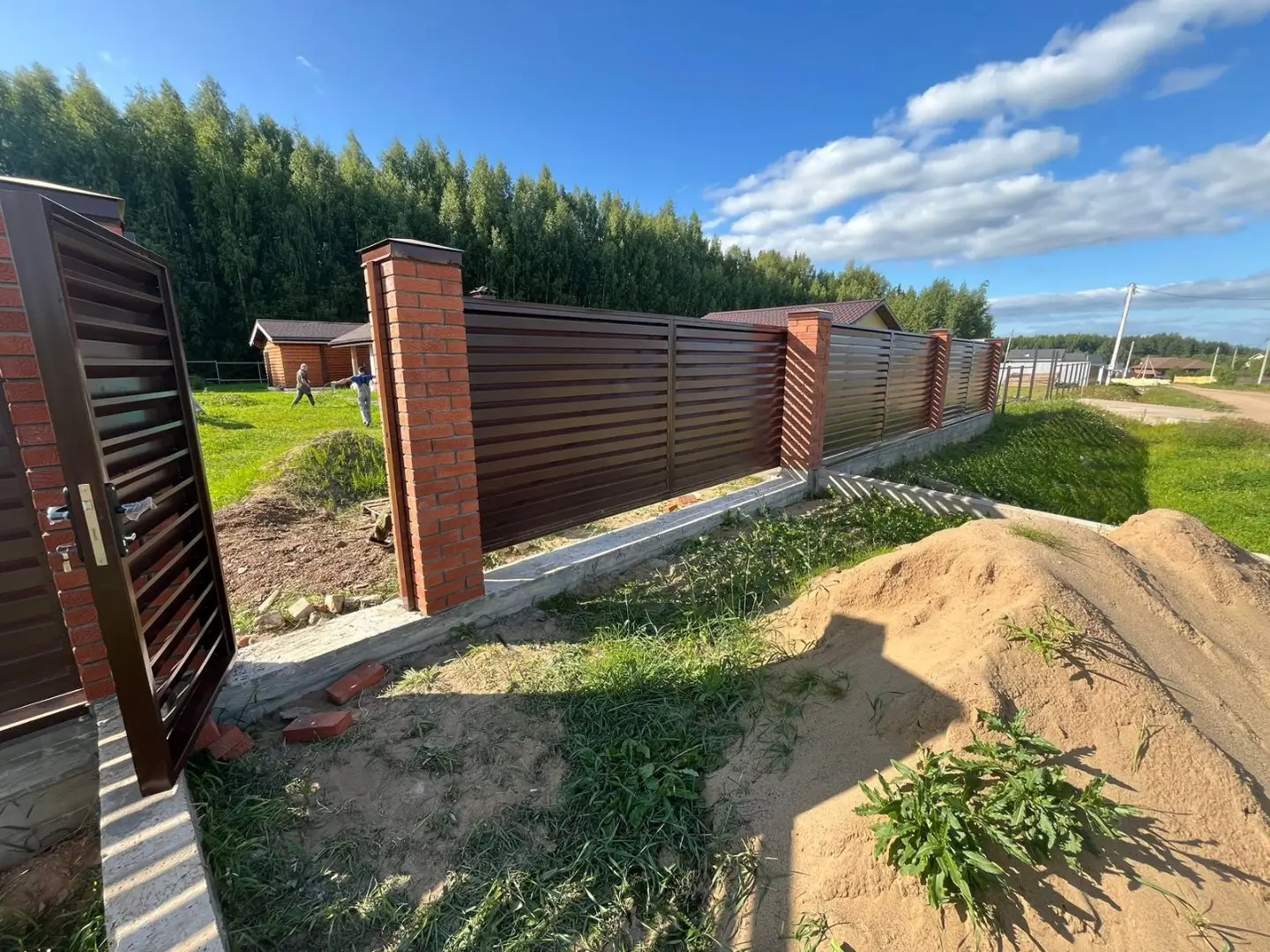 Забор-жалюзи из ламелей Хай-Тек 26м RAL8017/8017 Шоколад двусторонний фото 5 в Кишиневе