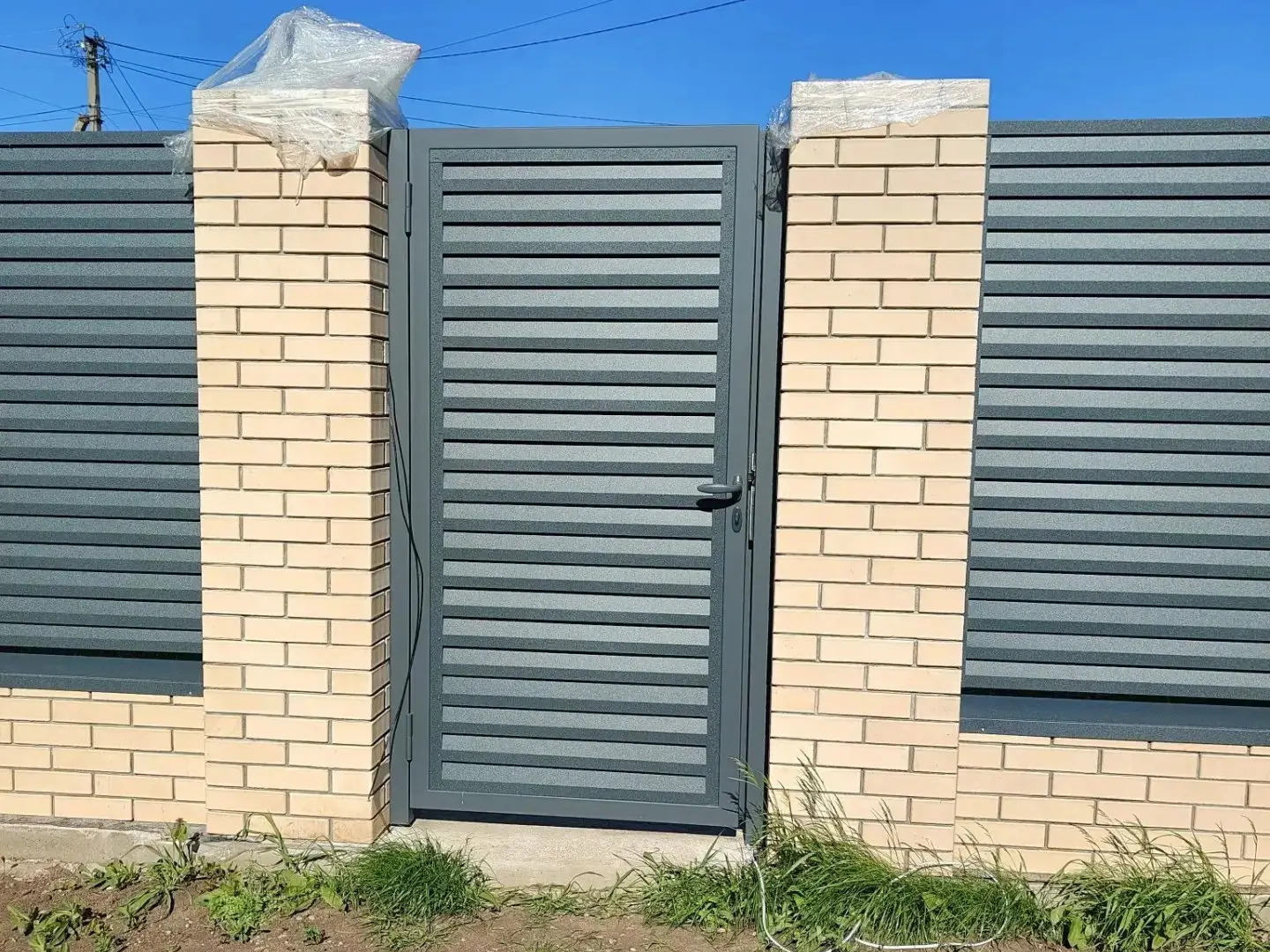 Забор-жалюзи из ламелей Реснички 16м RAL7024 Серый Графит Стальной Бархат фото 2 в Кишиневе