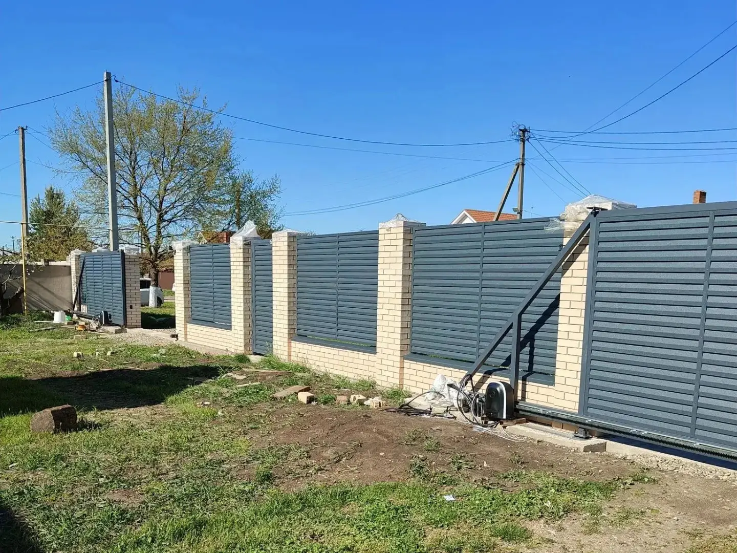 Забор-жалюзи из ламелей Реснички 16м RAL7024 Серый Графит Стальной Бархат фото 1 в Кишиневе